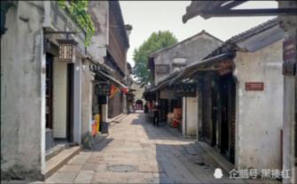 迷失在街头的男孩